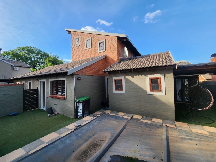 4 Bedroom Property for Sale in Waterval East North West